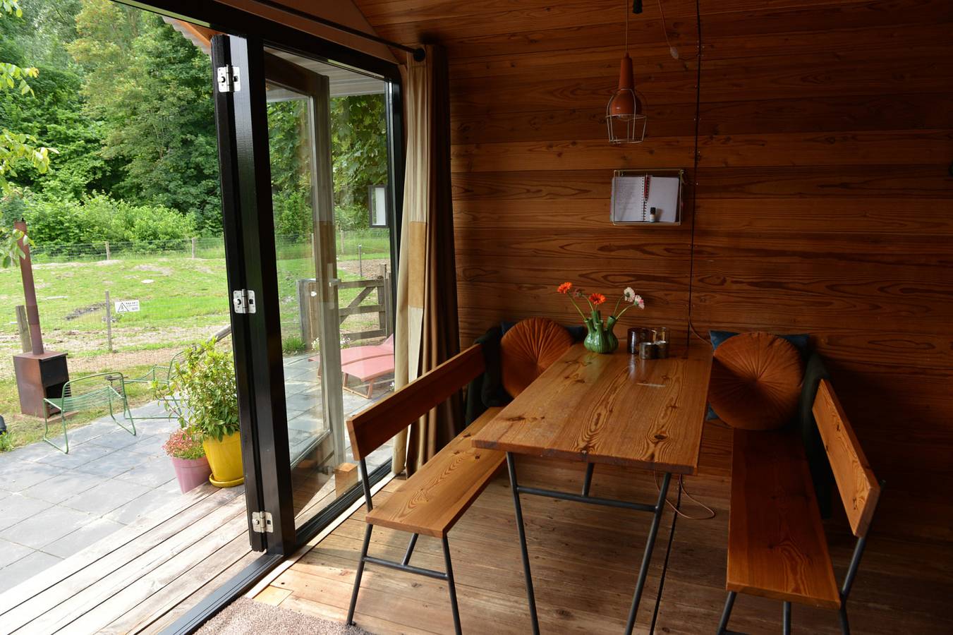 Sfeervolle 2 persoons Tiny House met privé hottub en sauna in Almere in Flevoland