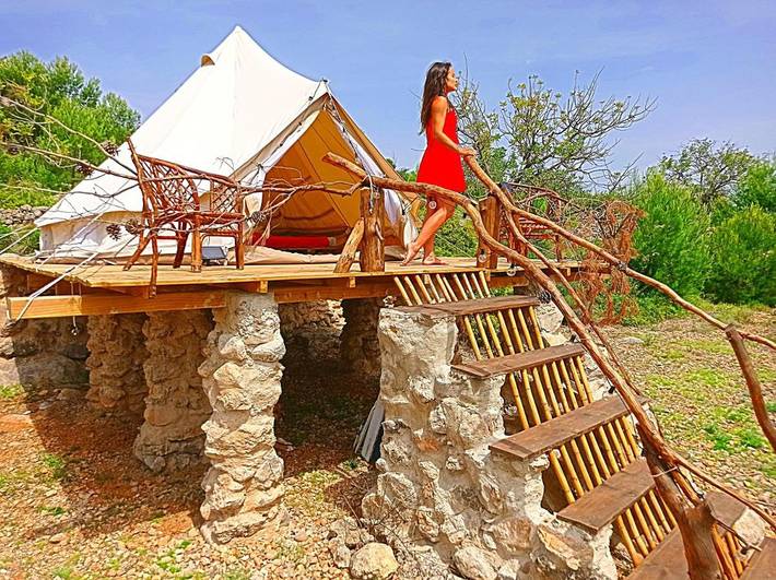 Camping para 2 personas, con terraza además de jardín y vistas, Se admiten mascotas en Comunidad Valenciana