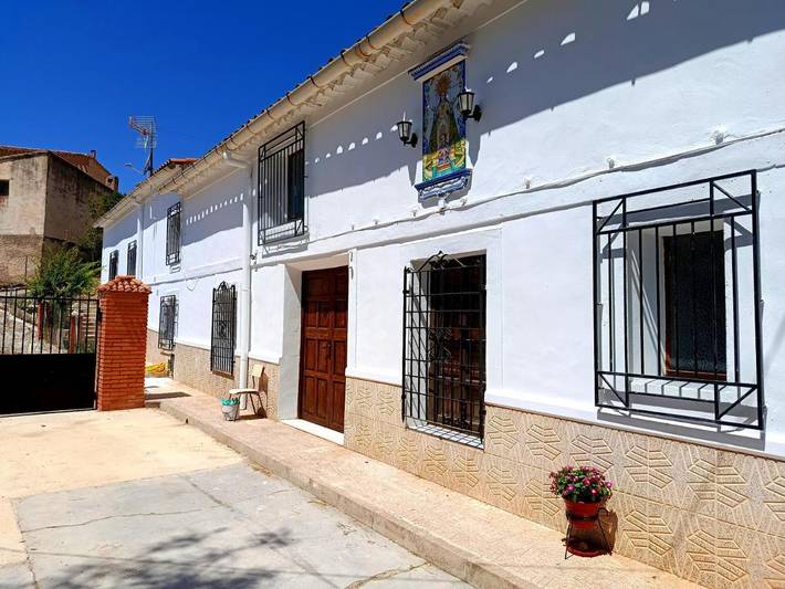 Casa rural para 10 personas, con vistas y jardín además de piscina y terraza en Yeste - 2