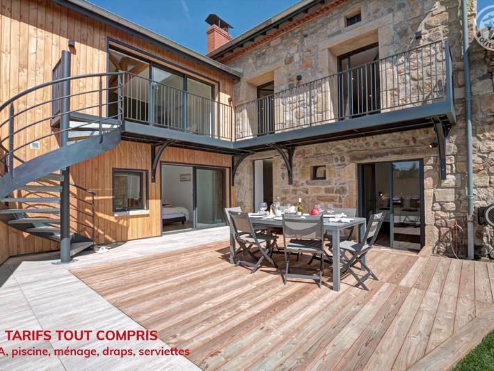 Gîte pour 10 personnes, avec Balcon et Jacuzzi ainsi que Terrasse et Jardin