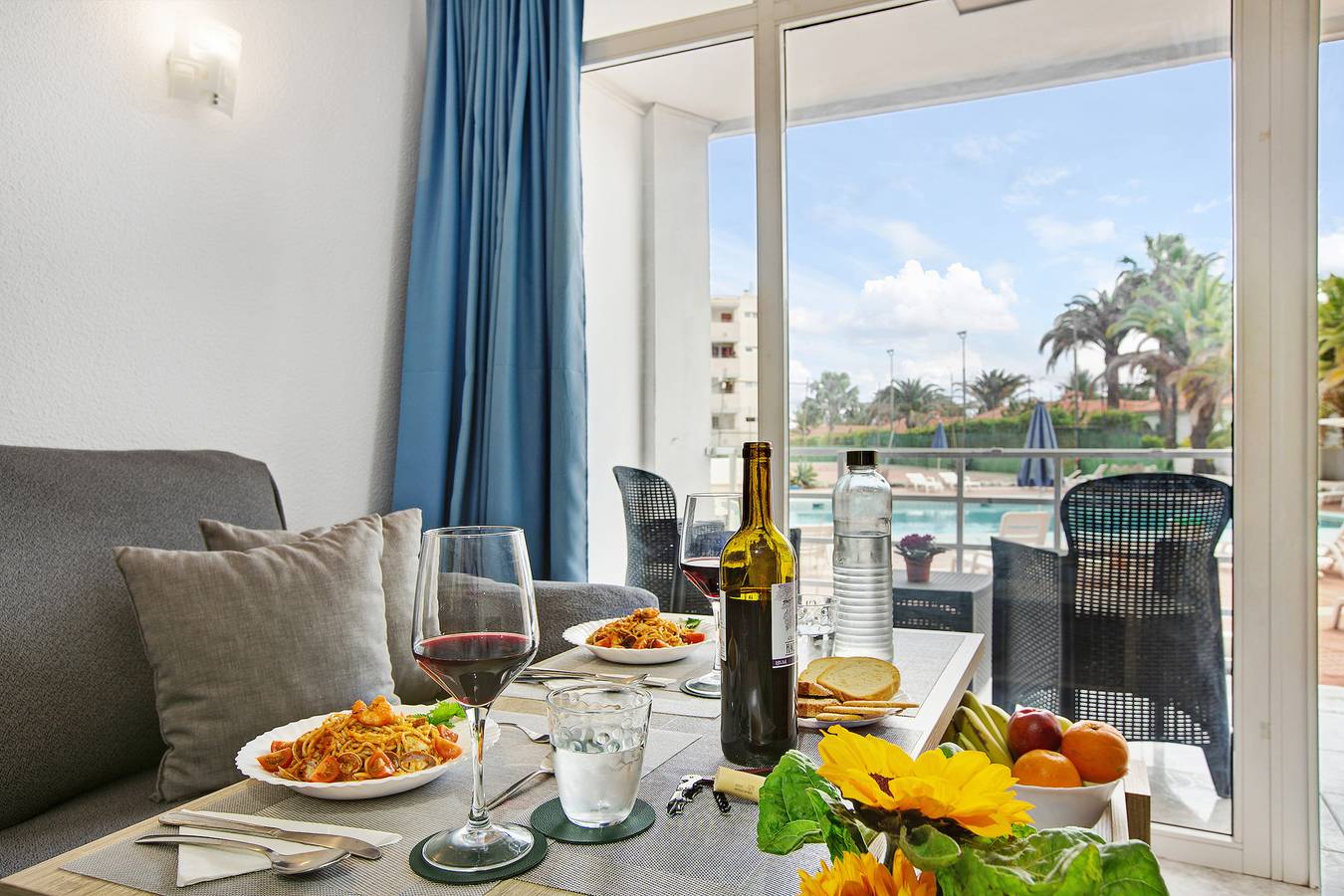 Entire apartment, Apartment Casa Naranjo with Shared Pool, Garden & Wi-Fi in Maspalomas, San Bartolomé de Tirajana