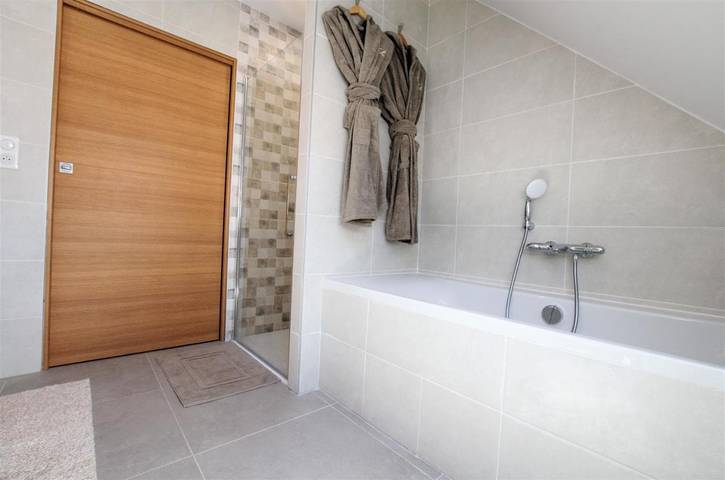 Location de vacances pour 6 personnes, avec Jacuzzi et Terrasse ainsi que Jardin et Piscine à Les Riceys - 4