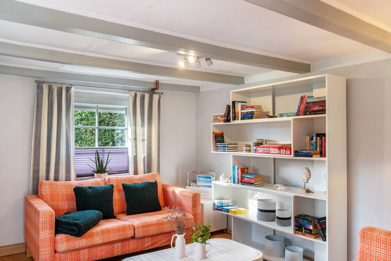 Ferienhaus 'Deichperle Tini' mit gemeinsamer Terrasse und Wlan in Dornumersiel, Dornum