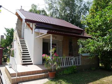 Ferienhaus für 4 Personen, mit Ausblick und Seeblick sowie Garten in Zamardi