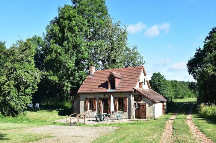 Location de vacances pour 4 personnes, avec Jardin à Isenay