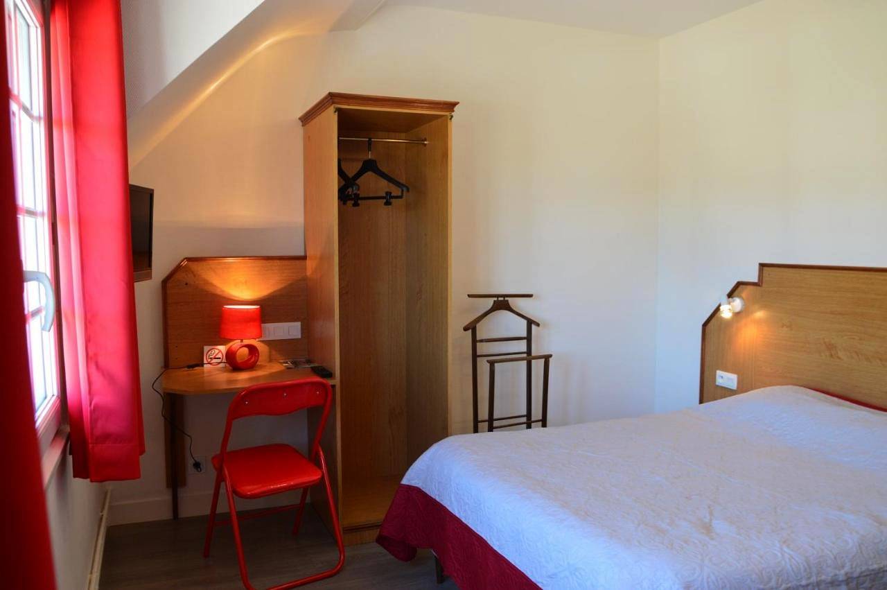 Double Room in Le Mêle-sur-Sarthe, Parc naturel régional Normandie-Maine