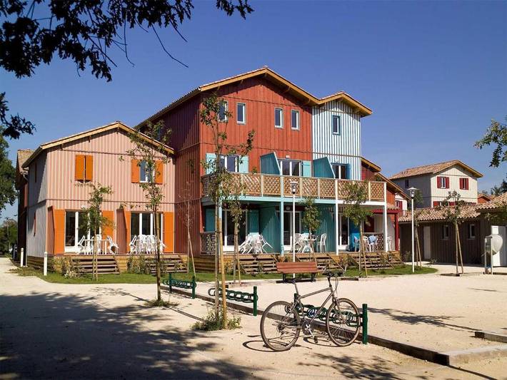 Gîte pour 6 personnes, avec terrasse ainsi que jardin et piscine, animaux acceptés dans Parc Ornithologique Le Teich