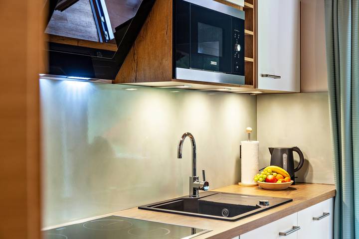 Ganze Wohnung, "Haus Alpenheim Ferienwohnung 1" mit Bergblick, Balkon und Wlan in Madseit, Hintertux