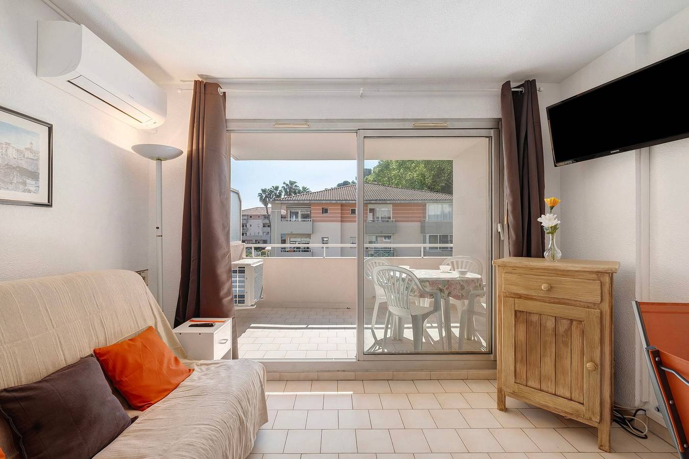 Estudio entero, Apartamento «Studio L'oasis» con piscina compartida, terraza privada y aire acondicionado in Cagnes-sur-Mer, Costa mediterránea (Francia)