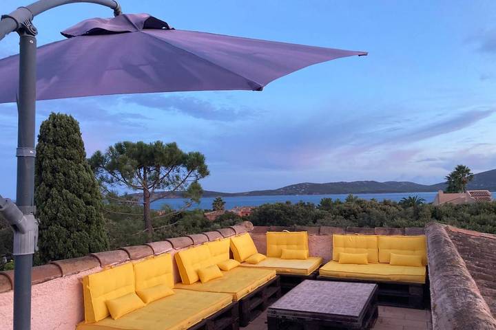Maison de vacances pour 10 personnes, avec Balcon et Terrasse ainsi que Jardin et Vue dans Cala Rossa