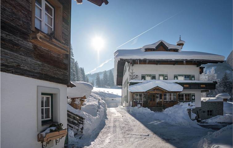 Ganze Ferienwohnung, Modernes Apartment in der Nähe von Skiliften und Fluss mit Terrasse und Parkplatz in Pichl-Preunegg, Schladming-Dachstein
