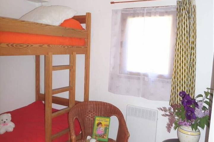 Lovely Mazet with shared, heated, secure swimming pool in Mirabel-aux-Baronnies, Nyons region