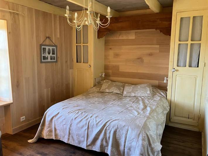 Location de vacances pour 2 personnes, avec jardin ainsi que terrasse et vue, animaux acceptés à La Chapelle-Montbrandeix - 2