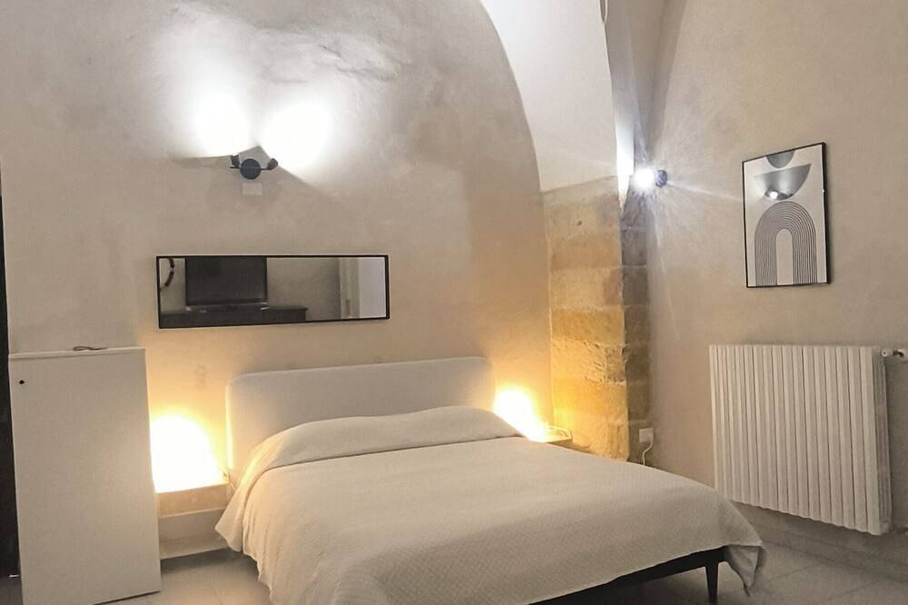 Hel leilighet, In the center, whole detached house with kitchen and inner courtyard in Brindisi, Salento