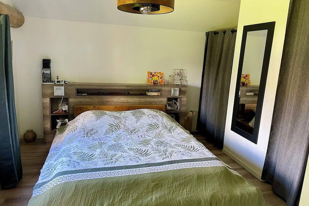 Renovated farmhouse located in the countryside, semi-detached, not overlooked. in Choisy, Región de Annecy
