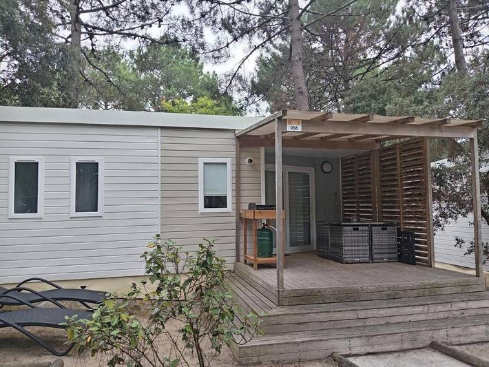 Camping pour 4 personnes, avec piscine ainsi que jardin et bassin pour enfant, animaux acceptés