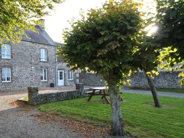 Gîte pour 7 personnes, avec jardin à Glatigny
