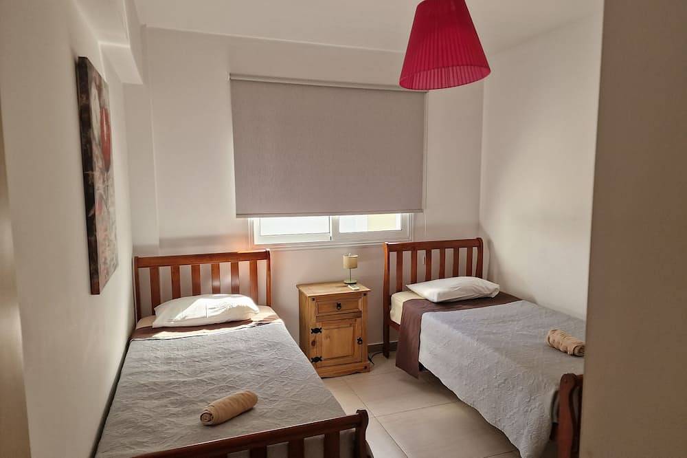 Ganze Wohnung, Beautiful Modern ,Apartment in Larnaca Area, Stunning terrace area & Wifi, Pools in Πύλα, Larnaca Bezirk