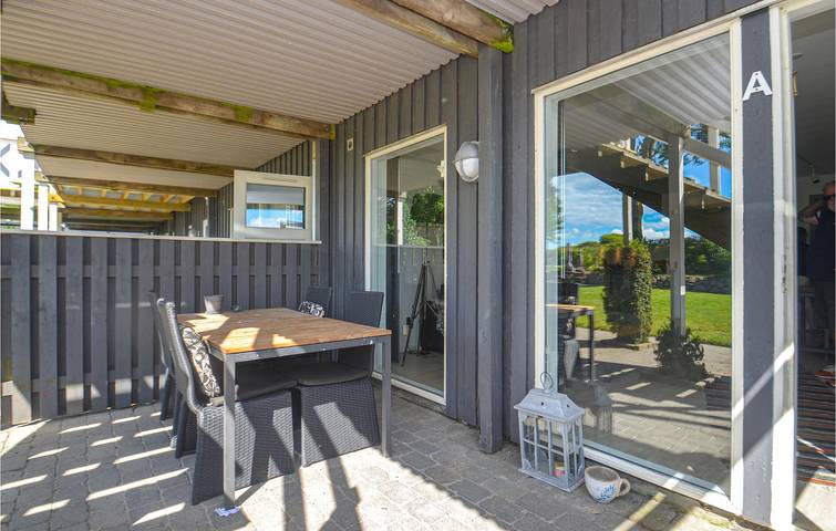 Ferielejlighed for 4 personer, med terrasse, husdyr tilladt i Falster