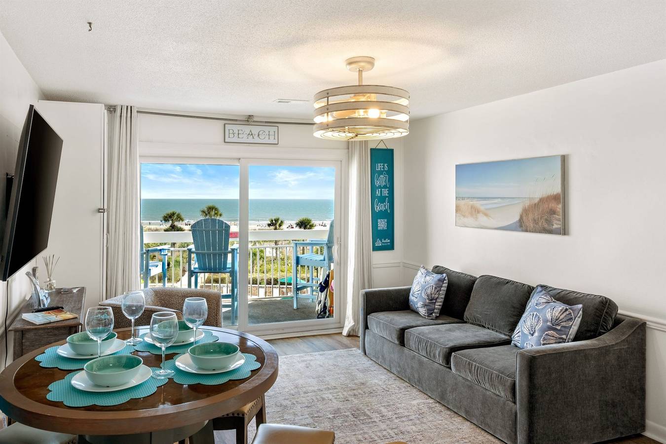 Entire apartment, Breakers 324 Oceanfront Hilton Head Condo Direct Beach Access in Coligny Beach, Shipyard Plantation