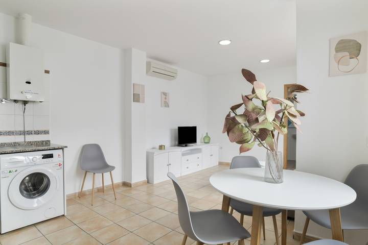 Apartamento entero, Apartamento Pérez Zara 4 cerca del mar con terraza y Wi-Fi in Conil de la Frontera, Costa de la Luz