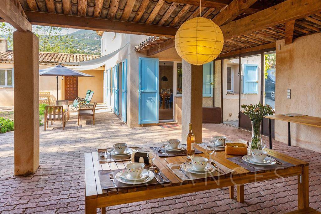 Beautiful holiday house with pool 2 km from Tourrettes-sur-Loup in Tourrettes-sur-Loup, Region de Cannes