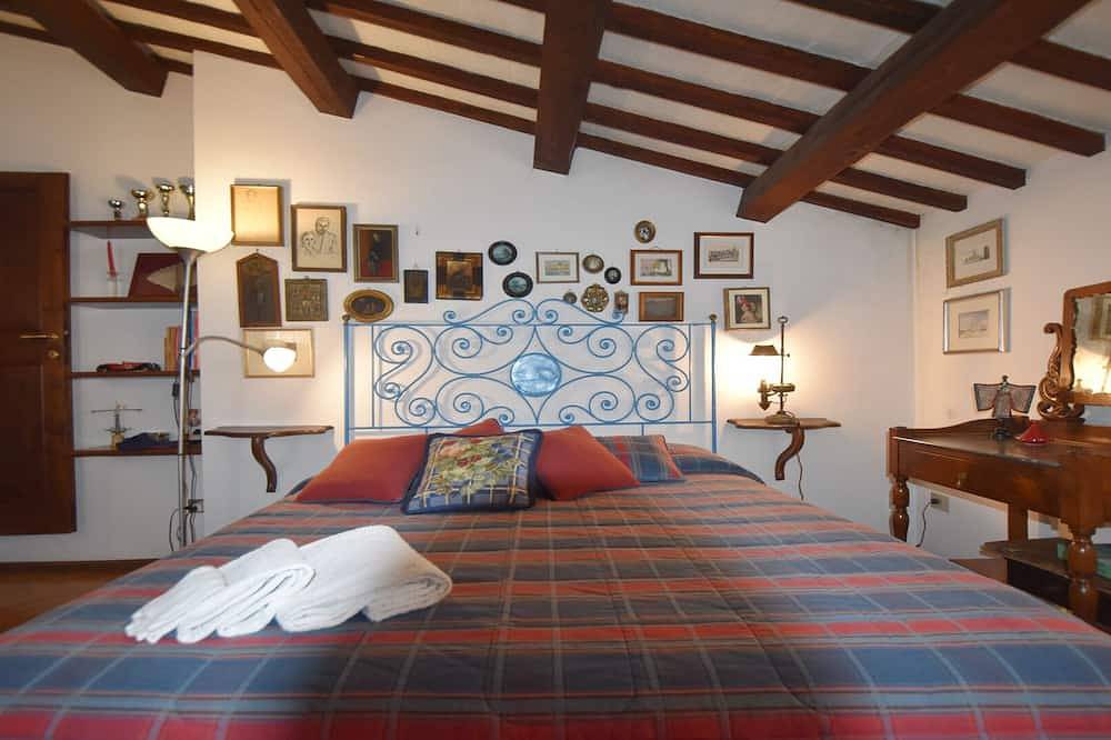 Entire apartment, Top-Roof Large Apartment In Spoleto City Center, Quiet And Cozy To Feel At Home in Spoleto, Perugia Province