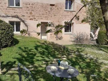 Gîte pour 6 personnes, avec jardin à Sevelinges