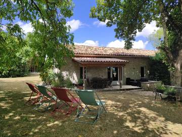Gîte pour 6 personnes, avec jardin ainsi que vue et piscine, animaux acceptés à Monflanquin
