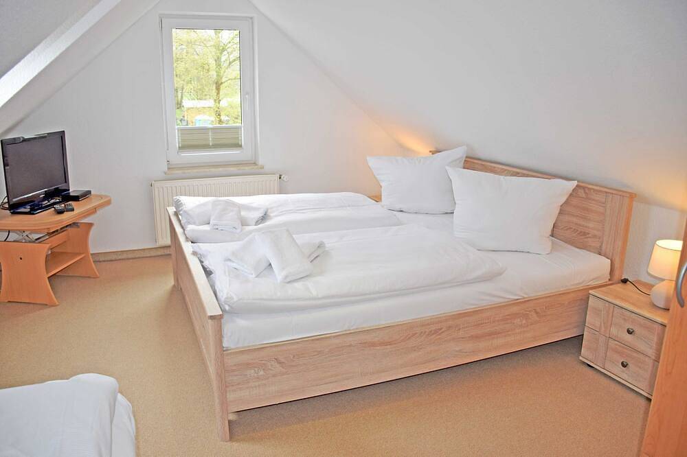 Ganze Wohnung, Ferienhaus an der Granitz in Serams, Zirkow