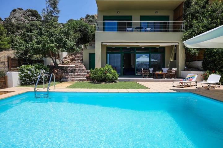 Location de vacances pour 7 personnes, avec piscine ainsi que vue et jardin dans Perdika - 4