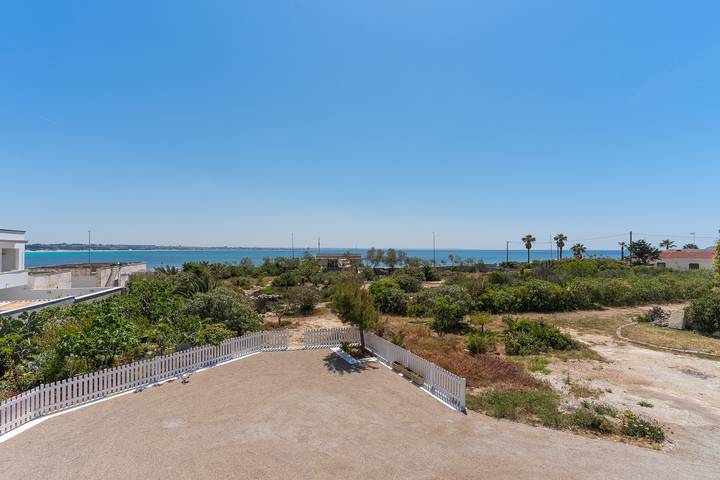 Gîte pour 5 personnes, avec jardin à Torre Lapillo - 4