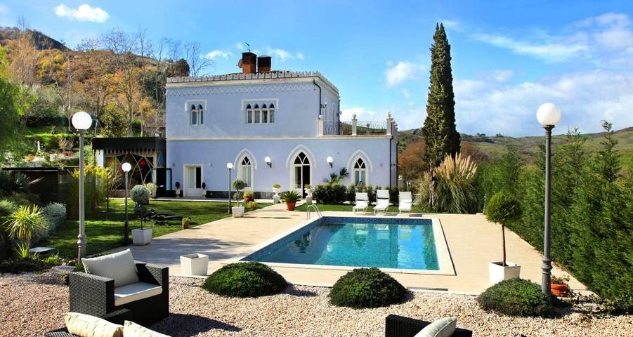 Casa vacanza per 10 persone, con giardino e piscina nonché panorama a Francavilla di Sicilia