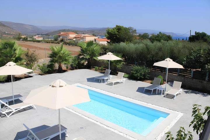 Villa für 6 Personen, mit Ausblick und Garten sowie Pool - 1
