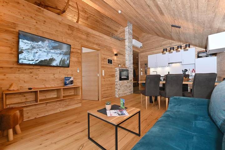 Ferienwohnung für 10 Personen, mit Balkon und Terrasse sowie Garten und Ausblick im Montafon