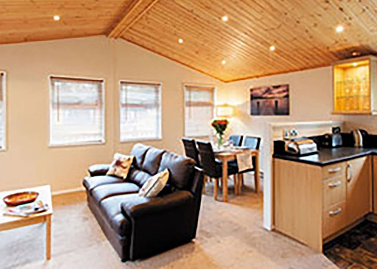 Prestige Lodge, parking, ensuite, decking & Lv in Bowness-on-Windermere, Lake District