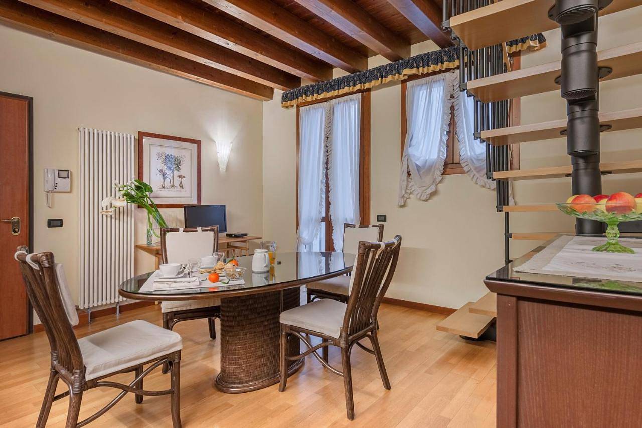 Apartamento inteiro, Palazzo Brando - Living Apartments in Treviso, Treviso (província)