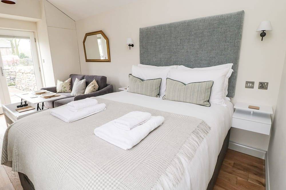 The Folly, pet friendly, character holiday cottage in Threshfield in Grassington, Yorkshire Dales National Park