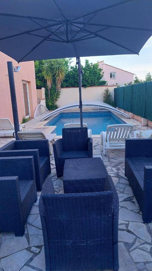 Chambre d’hôte pour 10 personnes, avec piscine ainsi que terrasse et vue à Saint-Laurent-de-la-Salanque