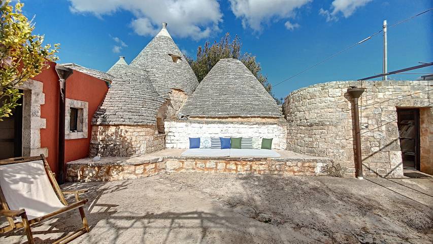 Tenuta con trulli privati e piscina naturale in Cisternino, Salento