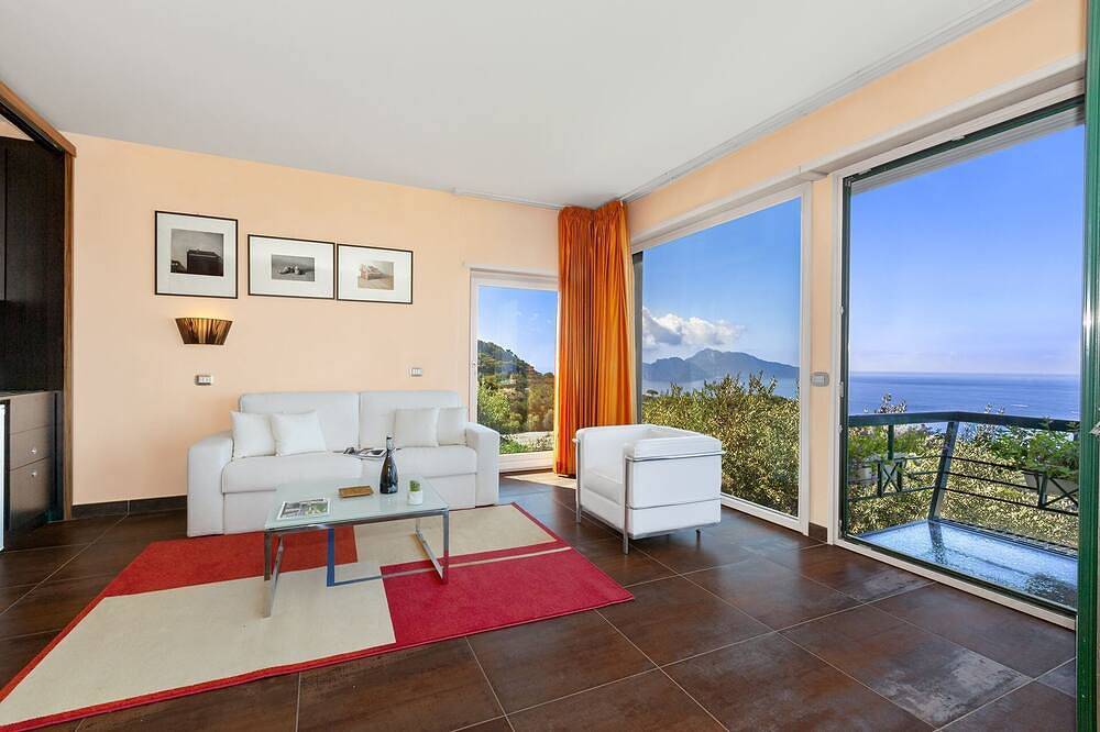 Luxury villa with marvellous terrace overlooking the sea in Massa Lubrense, Provincia de Nápoles