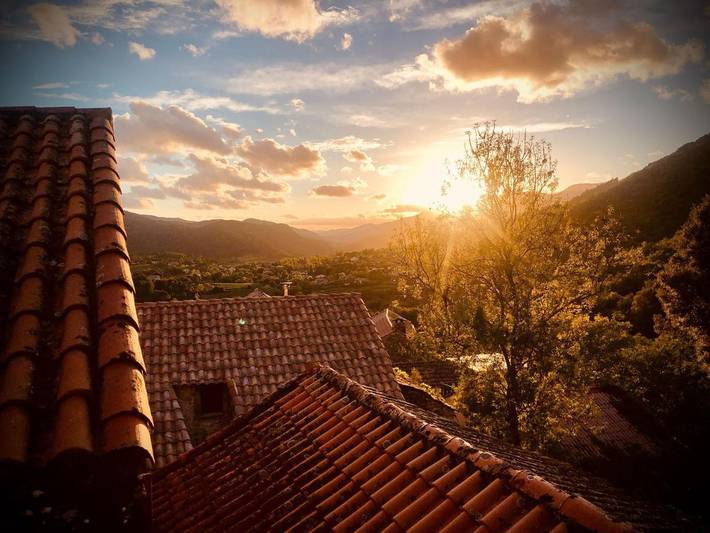 Location de vacances pour 3 personnes, avec Balcon ainsi que Terrasse et Vue dans Gorges d'Héric