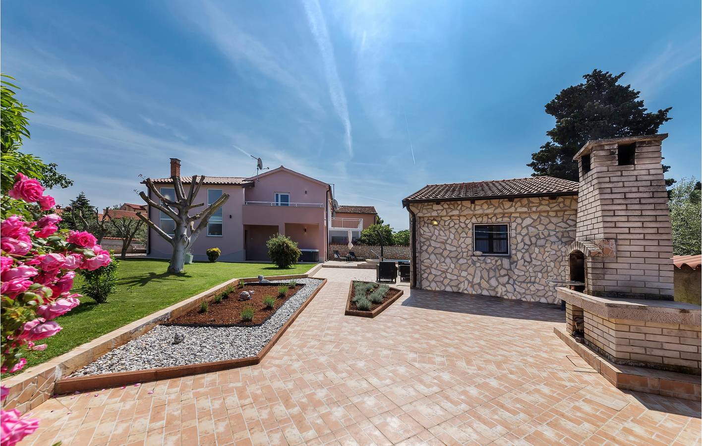 Appartement confortable de 2 chambres avec vue sur la mer, piscine et parking - À 1,5 km de la plage in Banjole, Côte Sud d'Istrie