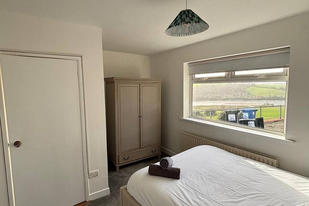 The Waterfront House 9 minutes drive to Kinsale,6 bedrooms , sleeps 18 guests in Condado de Cork