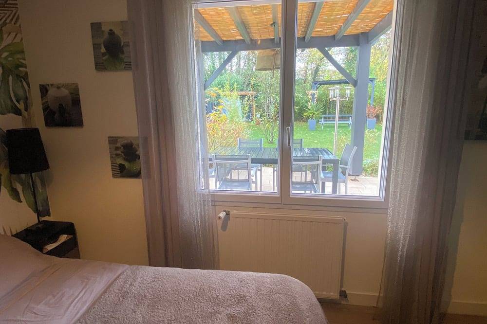 Chambre à louer indépendante avec accès piscine chauffée ( option ) in Beaucouzé, Vallée de la Loire