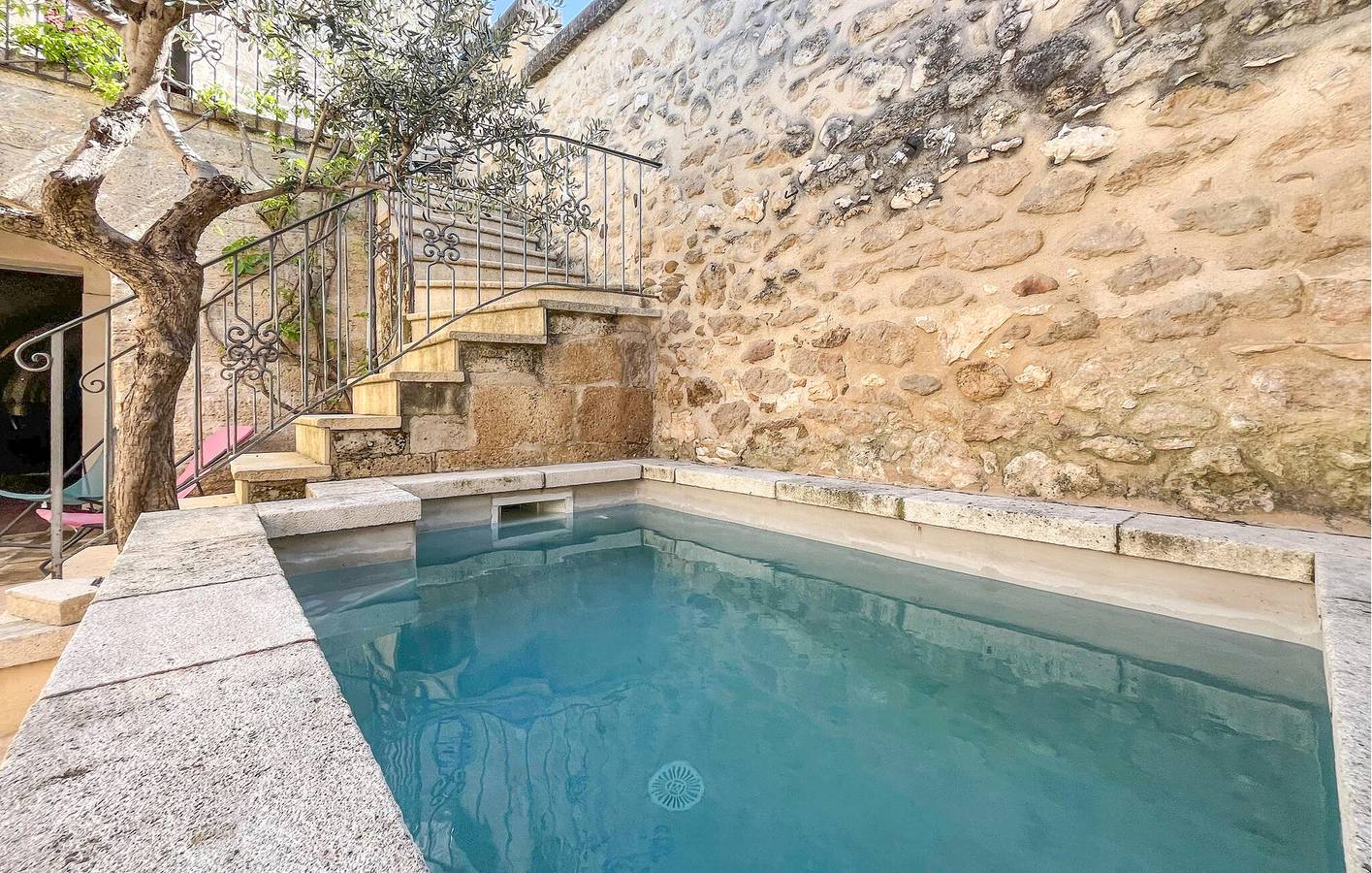 Charmant appartement de 150 m² près de Saint-Hilaire-d'Ozilhan, avec piscine et Wi-Fi in Saint-Hilaire-d'Ozilhan, Région de Nîmes