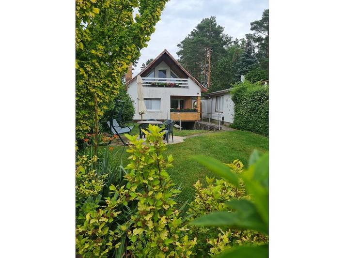 Ferienhaus für 4 Personen, mit Balkon und Terrasse sowie Seeblick