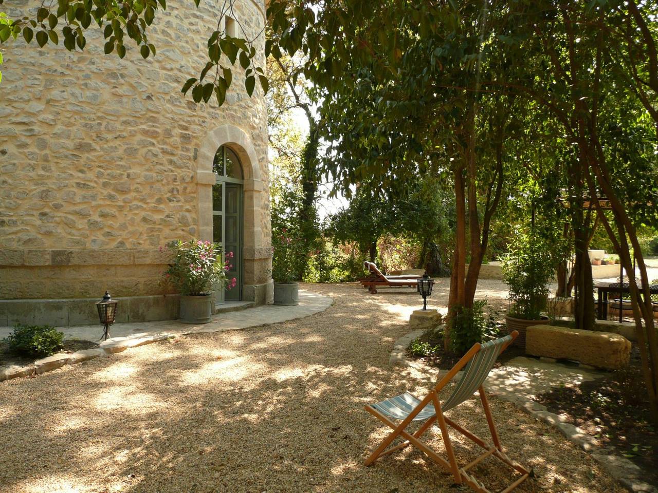 Superbe tour 19ème + cabanon d'été, dans 4000 m² privés in Aimargues, Région de Nîmes
