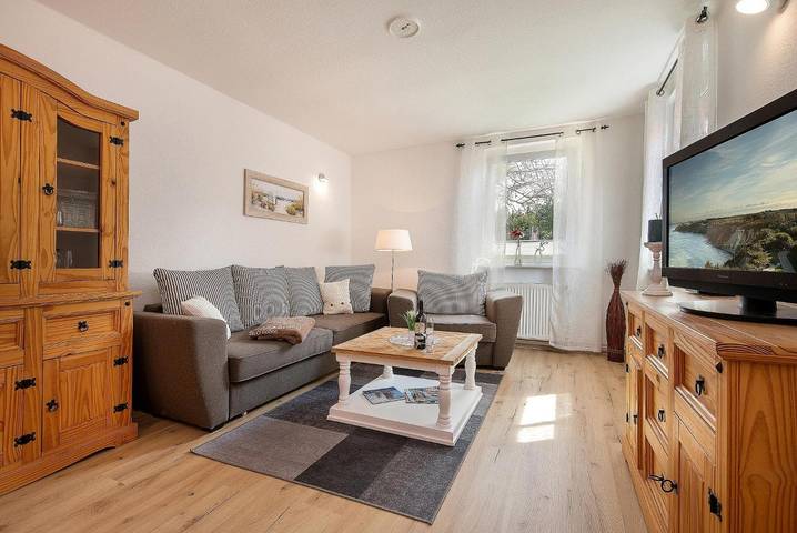 Ganze Wohnung, Ostseerauschen pur, denn diese Ferienwohnung liegt nur 30m vom Meer entfernt. in Ostseebad Zingst, Zingst