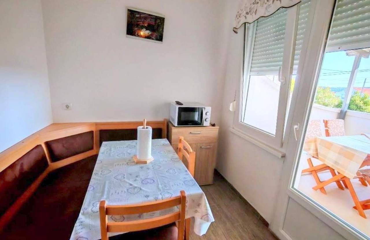 Ganze Wohnung, 2-Zimmer-Ferienwohnung mit Balkon Barbat, Rab A-27424-a in Barbat na Rabu, Rab